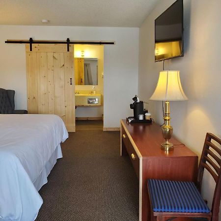 Warden Inn Deer Lodge Dış mekan fotoğraf