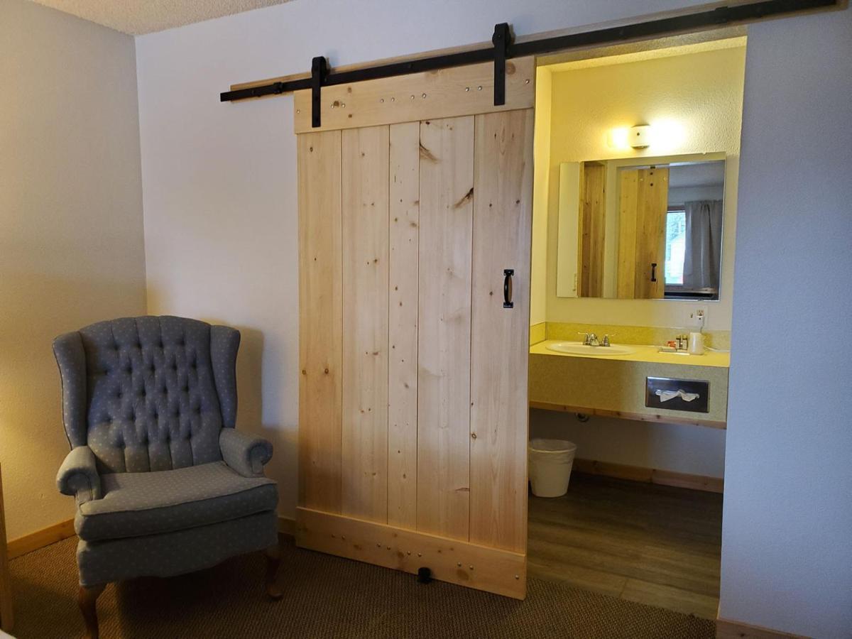 Warden Inn Deer Lodge Dış mekan fotoğraf