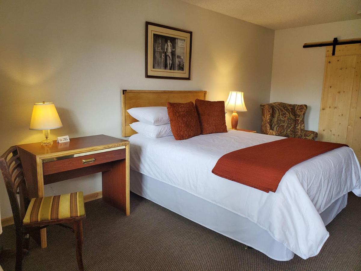 Warden Inn Deer Lodge Dış mekan fotoğraf
