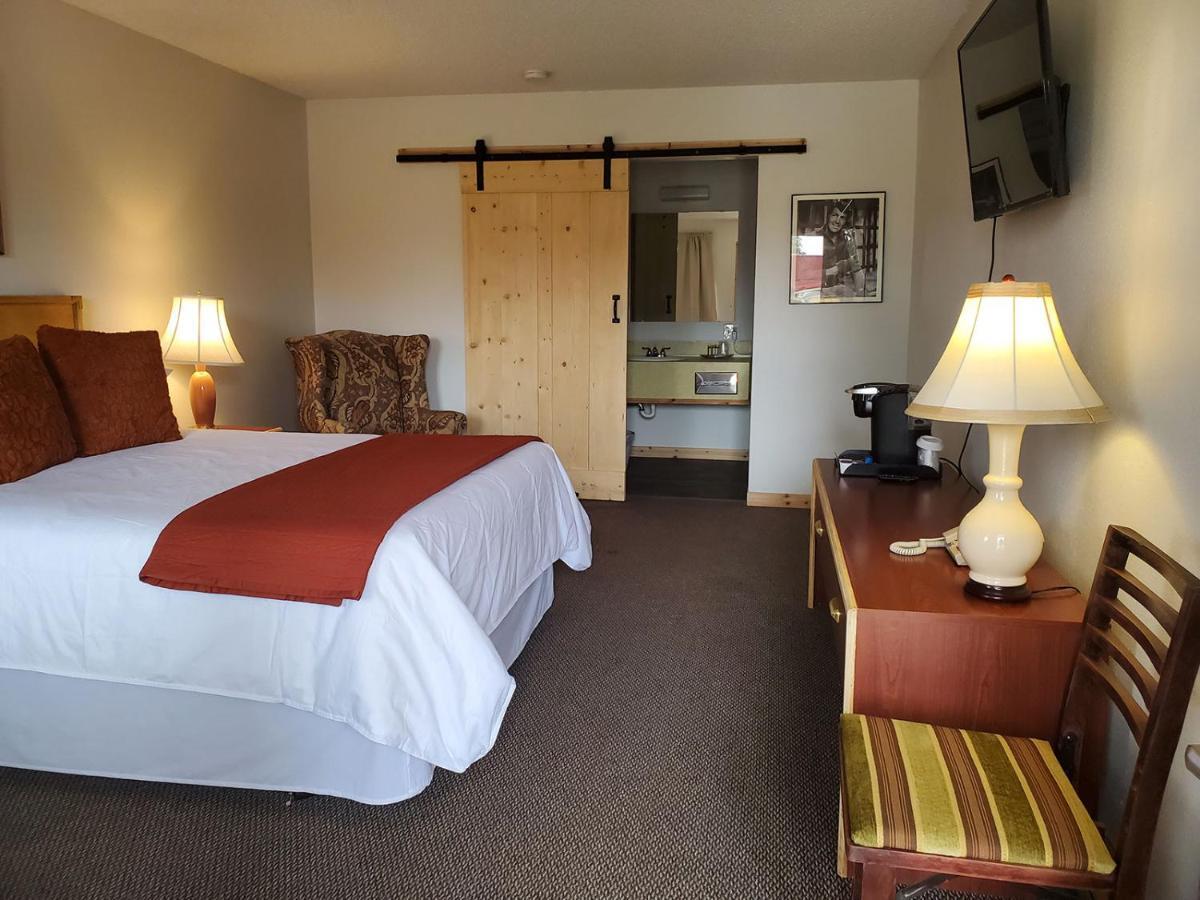 Warden Inn Deer Lodge Dış mekan fotoğraf